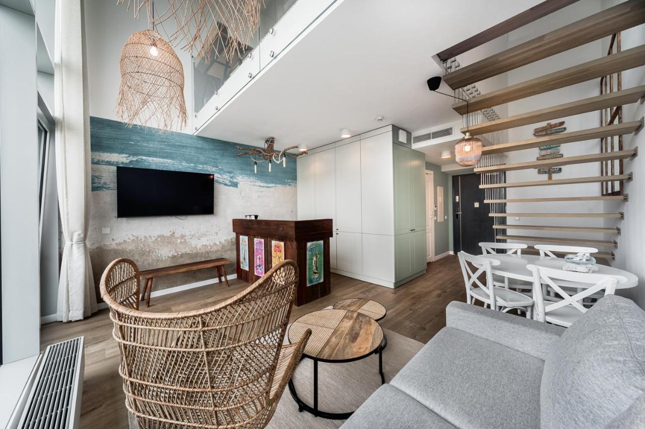 Rodzinny dwupoziomowy apartament typu Standard Suite z widokiem na morze
