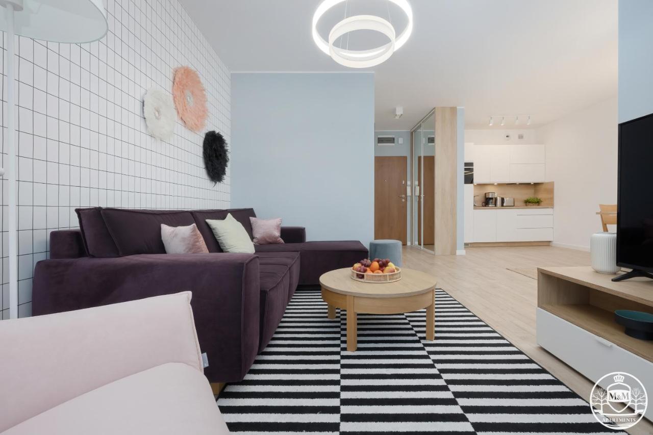 Apartament z balkonem oraz sprzętem plażowym