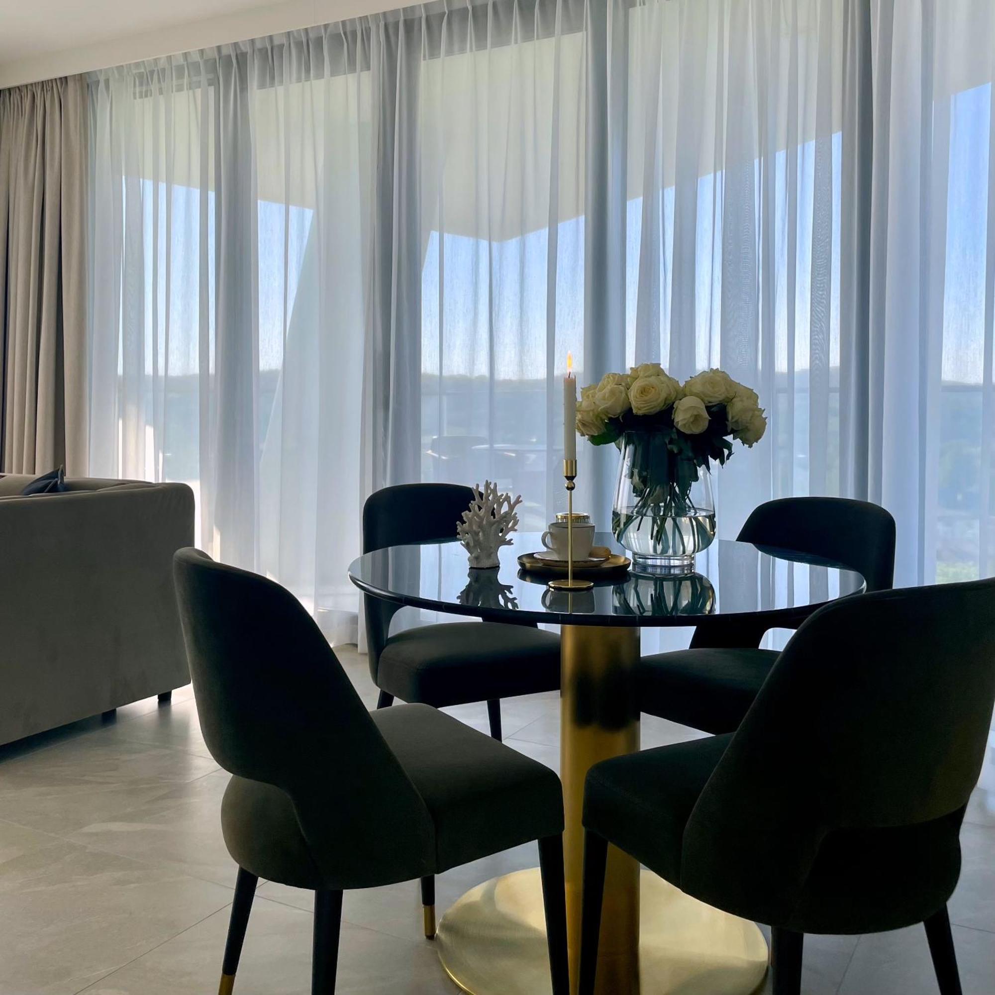 Apartament z 1 sypialnią, częściowym widokiem na morze i balkonem