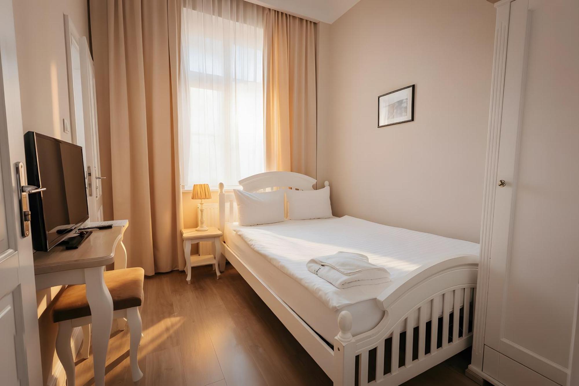 Single Room,1758599028:JPEG