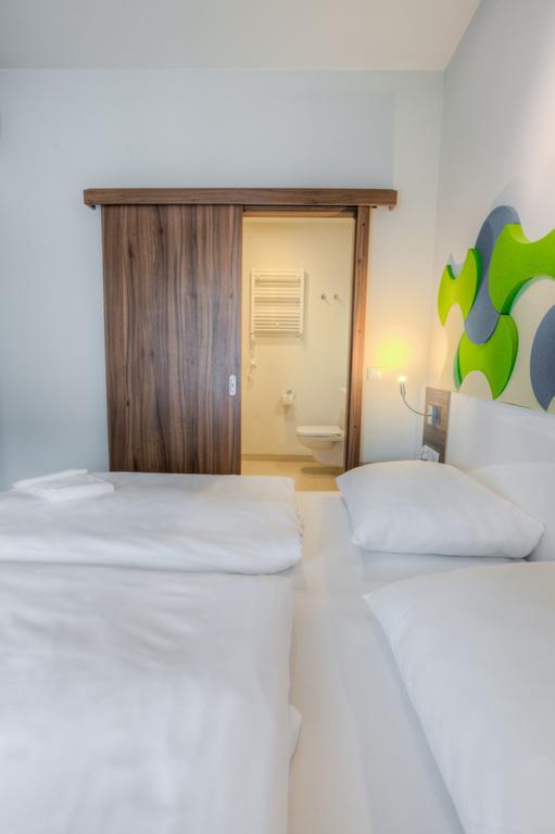 Apartament typu Superior z częściowym widokiem na morze