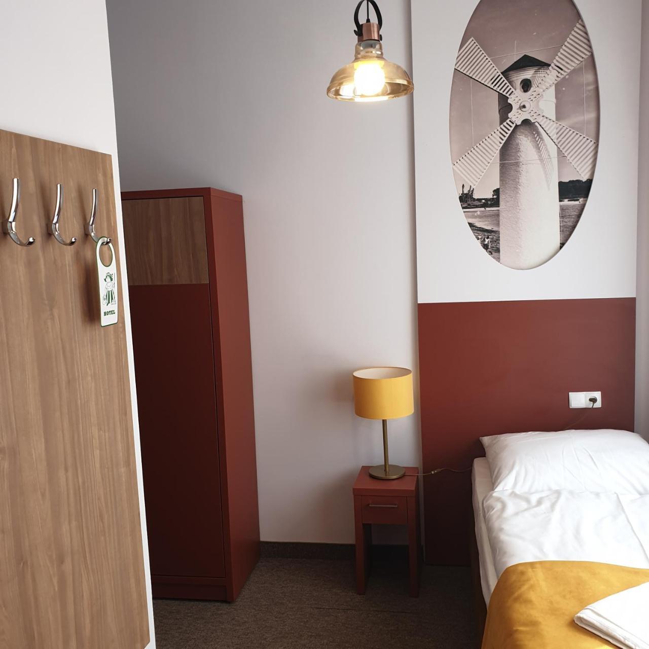 Economy Twin Room with separate beds