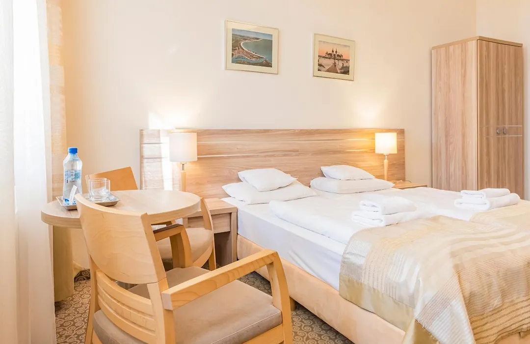 Hotel Cesarskie Ogrody-1